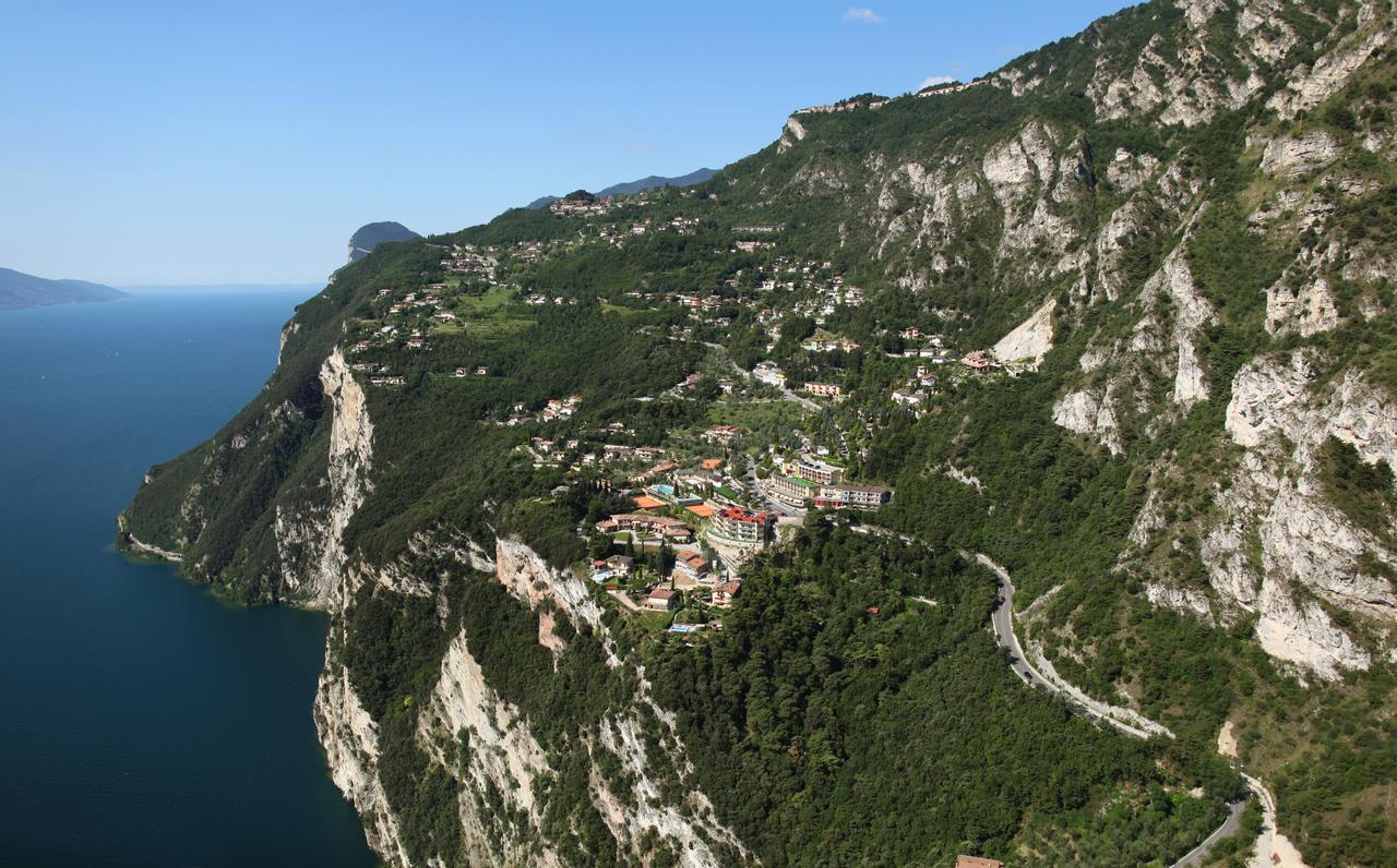 Village Bazzanega - Montagnoli Group Tremosine Eksteriør billede